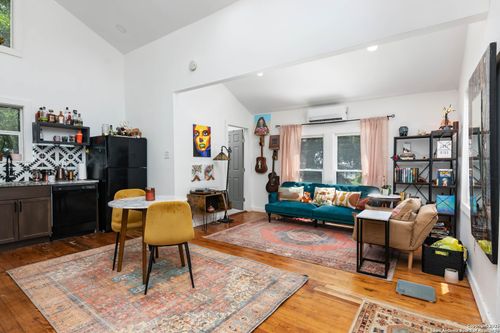 unit-2201-627 E Guenther St, San Antonio, TX, 78210-1425 | Card Image