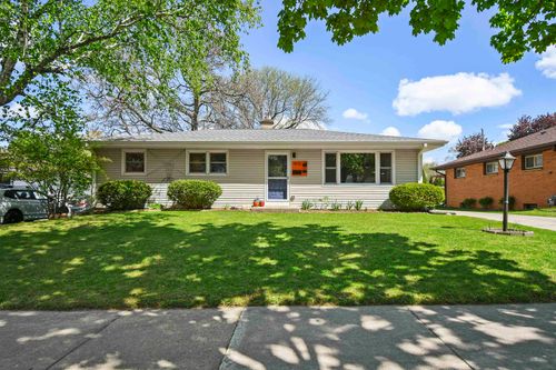1910 Sachtjen Street, Madison, WI, 53704 | Card Image