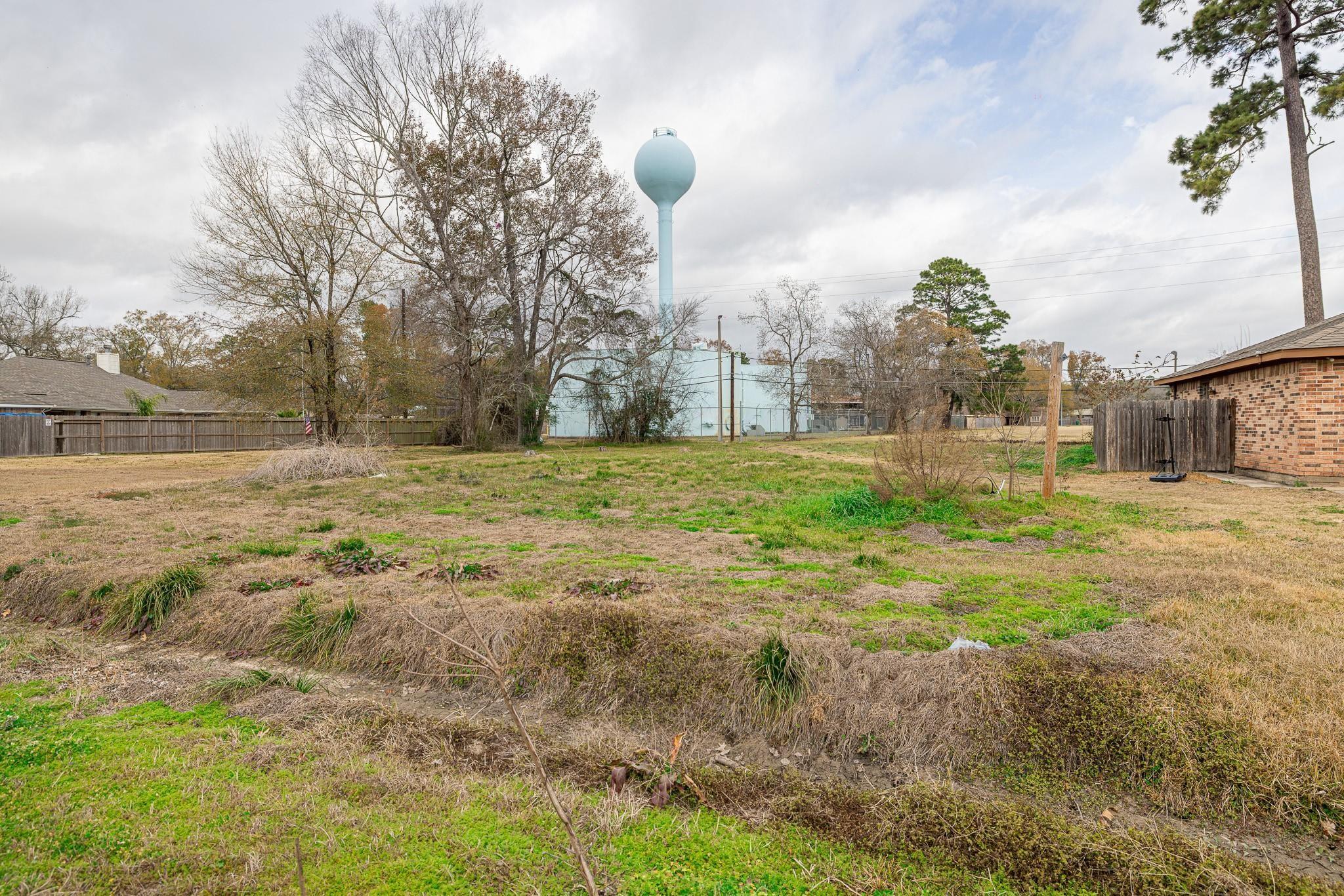 Land in Huffman 2