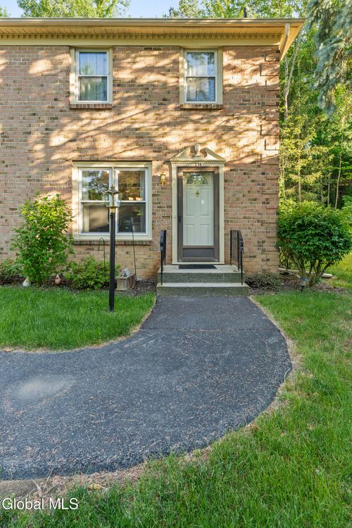 174 Williamsburg Ct, Albany, NY, 12203-5507 | Card Image
