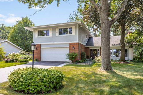 1943 Sunnyside Cir, Northbrook, IL, 60062-5943 | Card Image