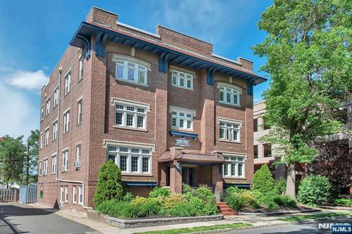 15 The Cres, Montclair, NJ, 07042-2669 | Card Image
