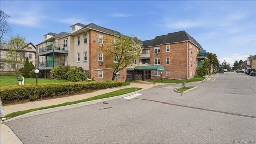 a9-570 Broadway, Lynbrook, NY, 11563-3901 | Card Image
