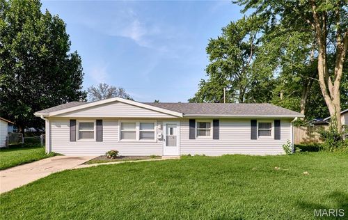 1290 Flicker Dr, Florissant, MO, 63031-3319 | Card Image
