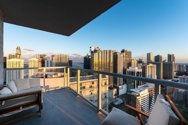 APT-4012 - 185 Sw 7 Th St, Condo with 2 bedrooms, 3 bathrooms and null parking in Miami FL | Image 23