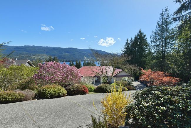 6274 Fairway Avenue, House other with 6 bedrooms, 3 bathrooms and null parking in Sechelt BC | Image 34