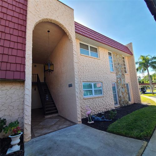 220-220 Buttonwood Cir, SEMINOLE, FL, 33777-3916 | Card Image