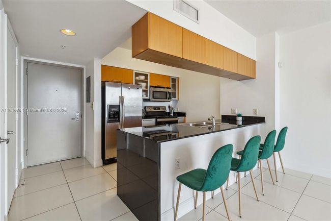 APT-4604 - 1750 N Bayshore Dr, Condo with 1 bedrooms, 1 bathrooms and null parking in Miami FL | Image 6