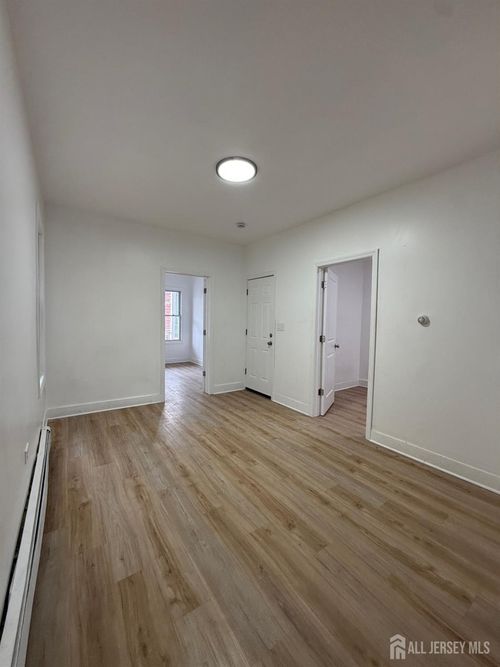 206 Market St, Perth Amboy, NJ, 08861-4329 | Card Image