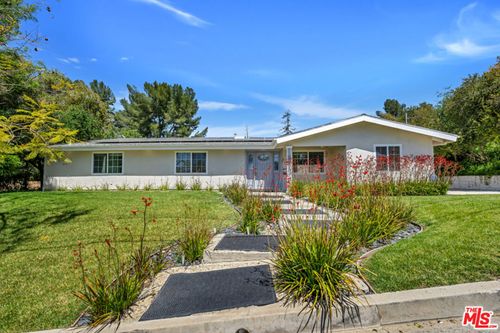 20859 Exhibit Pl, Woodland Hills, CA, 91367-5208 | Card Image