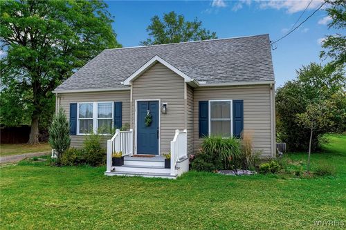 689 Paradise Rd, East Amherst, NY, 14051-1636 | Card Image