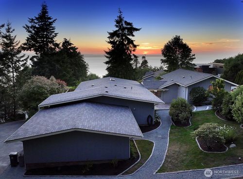 381 Susana Dr, Freeland, WA, 98249-9748 | Card Image