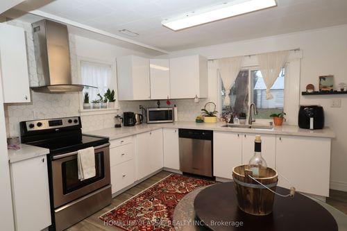 16 River Dr, River Drive Park, ON, L9N1A6 | Card Image