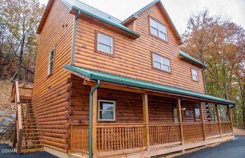 834 String Run Way, Pigeon Forge, TN, 37863 | Card Image