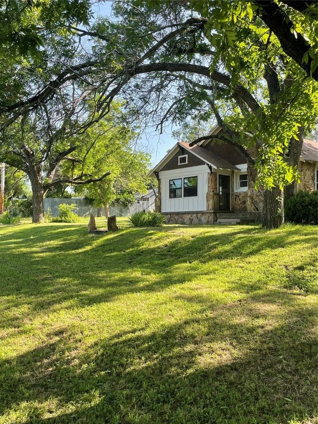 102 Walnut Ave, House other with 4 bedrooms, 2 bathrooms and null parking in Walnut Springs TX | Image 17