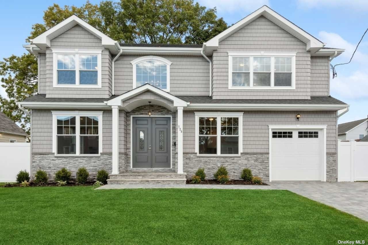 Balsam Ln, Levittown, NY 11756