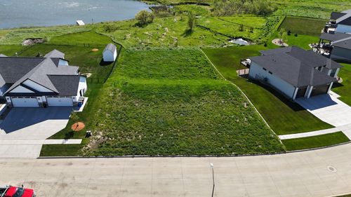 4631 Wild Horse Dr, Cedar Falls, IA, 50613 | Card Image