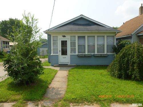2012 3y Ave, East Moline, IL, 61244-1219 | Card Image