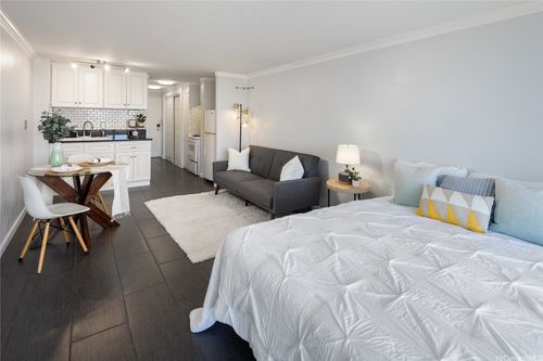 204-1025 Maunaihi Pl, Honolulu, HI, 96822-3404 | Card Image