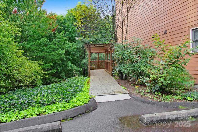 Walkway to front door | Image 30