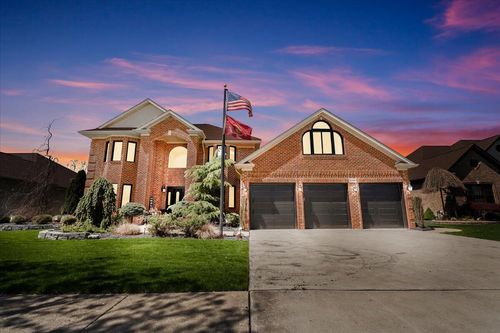 32560 Stefano Dr, Rockwood, MI, 48173-8631 | Card Image