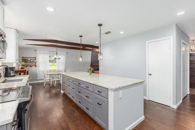 1402 Robinwood Dr, House other with 3 bedrooms, 3 bathrooms and 2 parking in Lufkin TX | Image 21