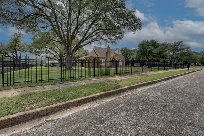 266 Monroe St, House other with 3 bedrooms, 3 bathrooms and 3 parking in Giddings TX | Image 28