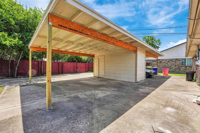 View of vehicle parking | Image 17