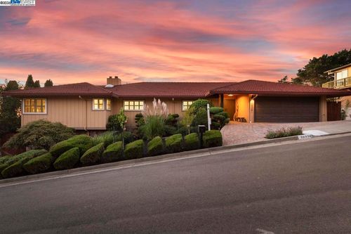 10336 Greenview Dr, Oakland, CA, 94605-5018 | Card Image