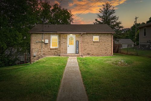 1216 Vine St, Clarksville, TN, 37040-3541 | Card Image