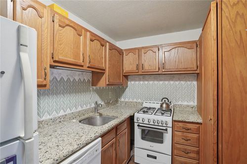 apt-115-132 Hoffman Ave, Cranston, RI, 02920-4556 | Card Image