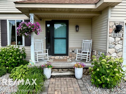 11436 Grand Oaks Dr, Clio, MI, 48420-8290 | Card Image