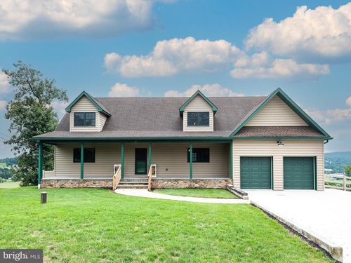 42 Pine Grove Ln, ELVERSON, PA, 19520-9346 | Card Image
