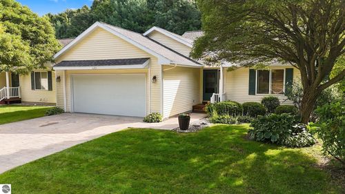 1685 Veterans Dr, Traverse City, MI, 49684-4584 | Card Image