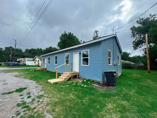 916 Coy Ave, Home with 3 bedrooms, 2 bathrooms and null parking in Tahlequah OK | Image 5