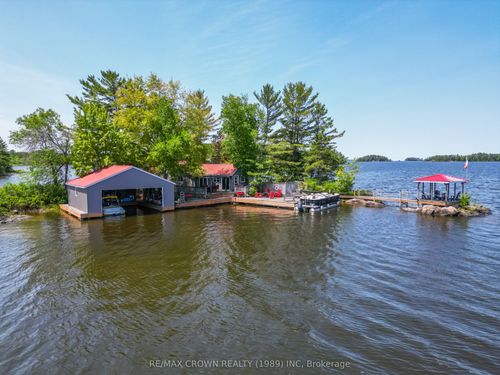 {{alt}} | Card Image