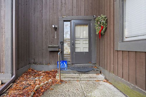 209 Paisley Ct, Kalamazoo, MI, 49006-4359 | Card Image