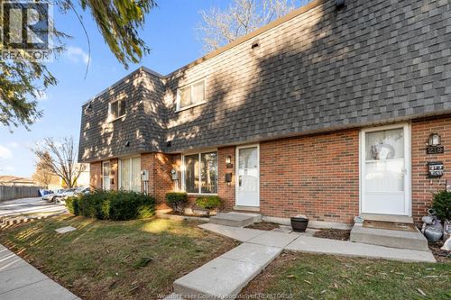 220 Victoria Street S, Amherstburg, ON, N9V2K5 | Card Image