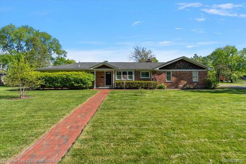2985 Summervale Ln, Bloomfield Hills, MI, 48301-3438 | Card Image