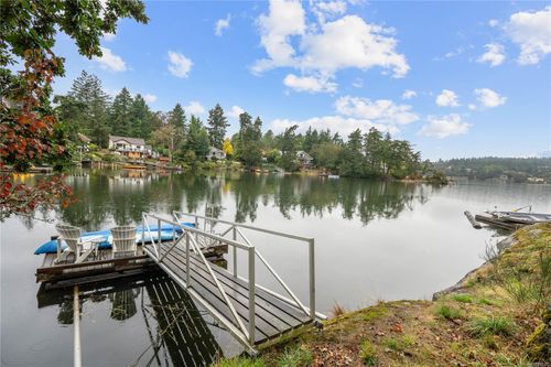 2868 Glenwood Ave, Victoria, BC, V9A2S2 | Card Image