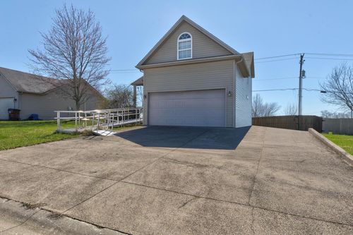 112 Augusta Dr, Mt Sterling, KY, 40353-7842 | Card Image