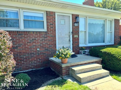 21780 Eastland Ct, Eastpointe, MI, 48021-2701 | Card Image