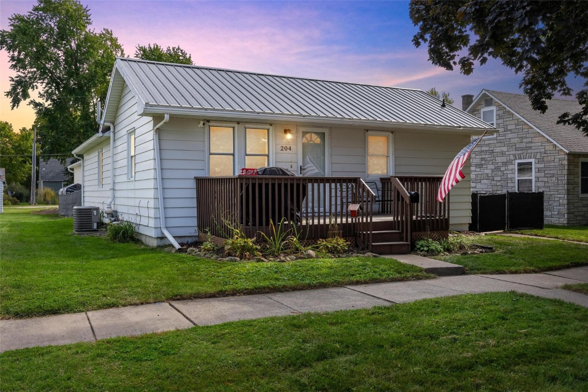 Mulberry St, Tipton, IA 52772