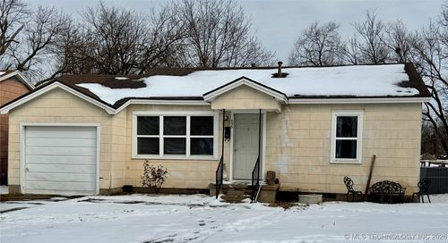 435 S Maple St, Nowata, OK, 74048-3407 | Card Image