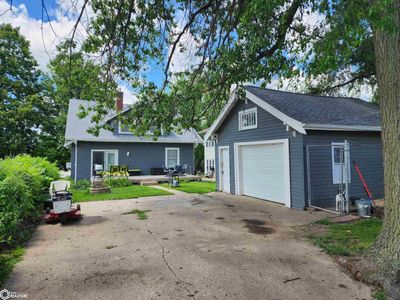 704 Linn Street, Home with 4 bedrooms, 2 bathrooms and 1 parking in Atlantic IA | Image 2