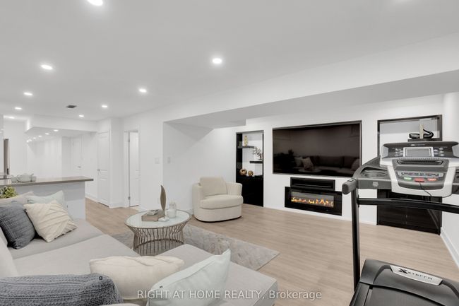 154 Anchusa Dr, House attached with 4 bedrooms, 4 bathrooms and 3 parking in Richmond Hill ON | Image 19