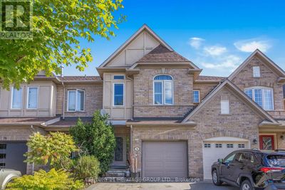 74 Lander Cres, Townhouse with 4 bedrooms, 4 bathrooms and 3 parking in Vaughan ON | Image 1