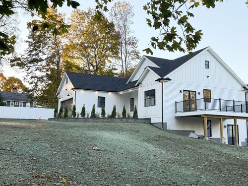 305 Lincoln St, Berlin, CT, 06037-1241 | Card Image