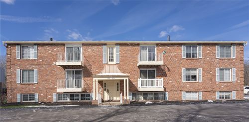 330 New World Dr, Jefferson Hills, PA, 15025-3423 | Card Image