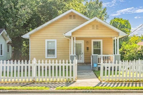 512 Atwater St, Burlington, NC, 27215-2212 | Card Image